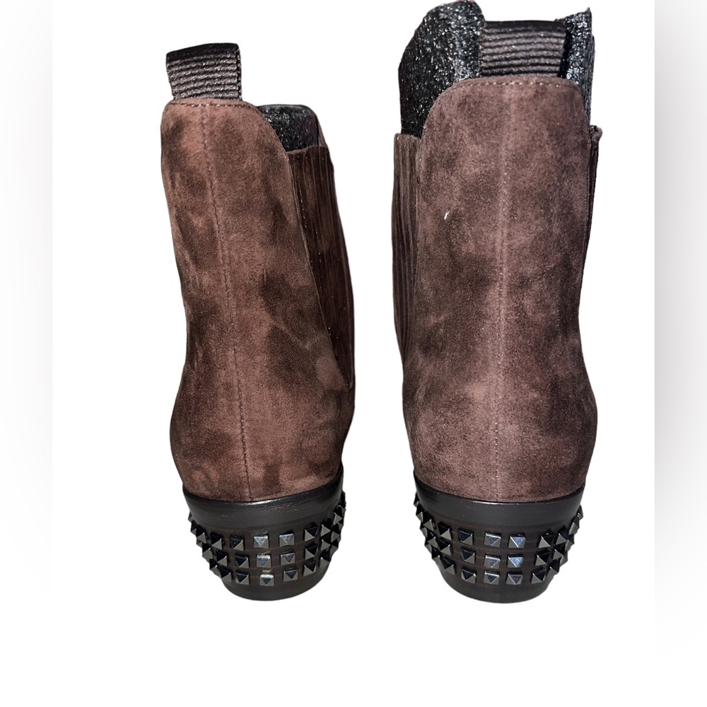 🤎 NIB! Donald Pliner Suede Stud Booties - Picture 6 of 13